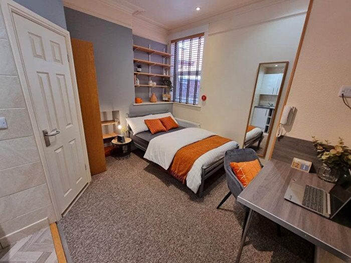 Studio To Rent In Richmond Road - Flat For /, LN1