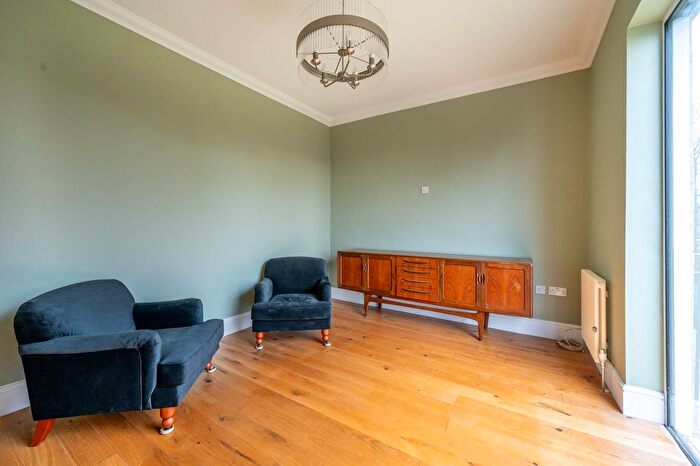 1 Bedroom Flat To Rent In Earlham Grove, Forest Gate, London, E7