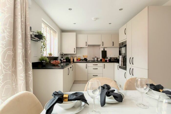 4 Bedroom Semi Detached House For Sale In Banbury Road, Warwick, Warwickshire, CV34