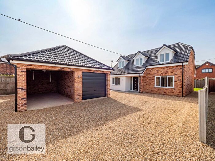 4 Bedroom Detached House For Sale In Woodbastwick Road, Blofield Heath, NR13