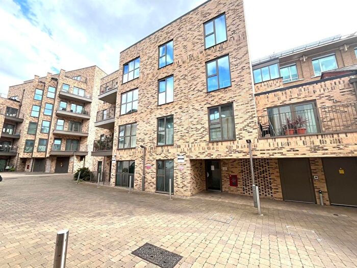 1 Bedroom Flat For Sale In Randall Place, Uxbridge, UB8