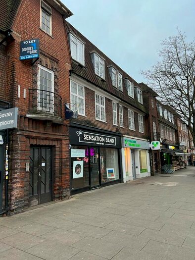 3 Bedroom Flat To Rent In Market Place, London NW11