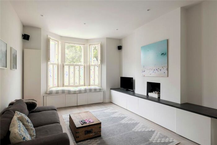 2 Bedroom Apartment To Rent In Fernshaw Road, Chelsea, London, SW10