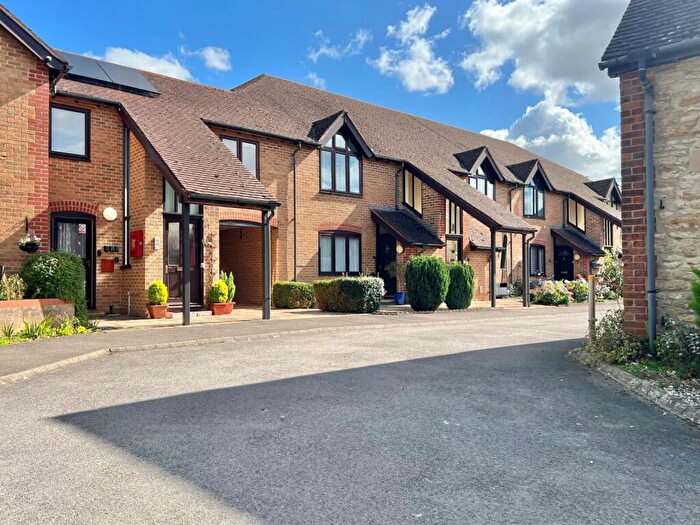 2 Bedroom Apartment For Sale In Sweet Briar, Marcham, Abingdon, Oxfordshire, OX13