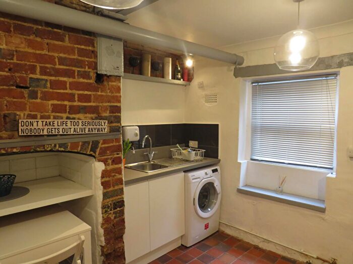 1 Bedroom Terraced House To Rent In The Chewar, Buckingham, MK18