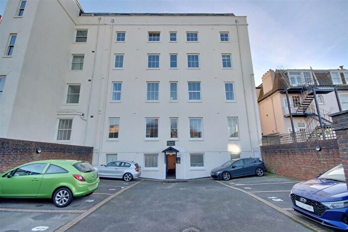 1 Bedroom Flat For Sale In Clarence Parade, Southsea, PO5
