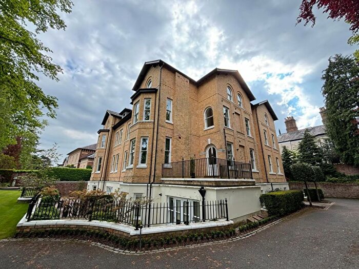 3 Bedroom Flat To Rent In Chesham House, Chesham Place, Bowdon, WA14