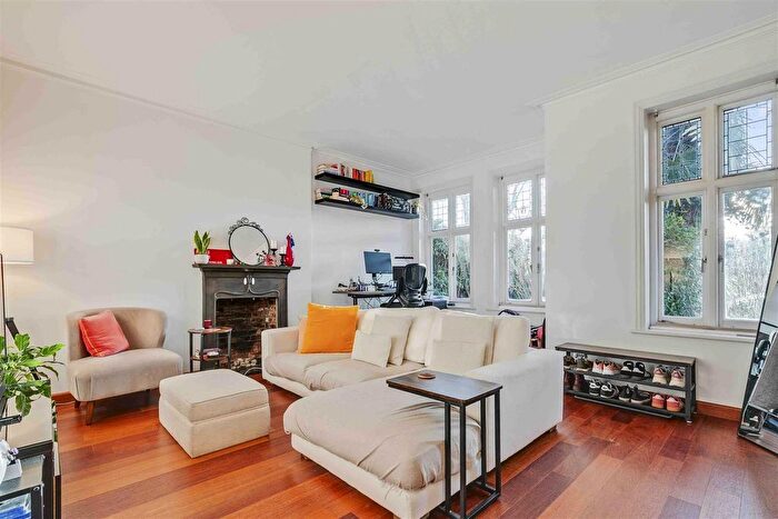 1 Bedroom Flat For Sale In Bishops Park Road, London, SW6