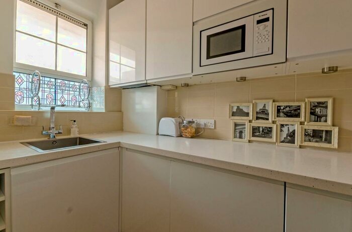 2 Bedroom Flat To Rent In Betts Street, Tower Hamlets, London, E1