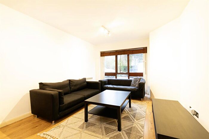 2 Bedroom Flat To Rent In Torriano Mews, London, NW5