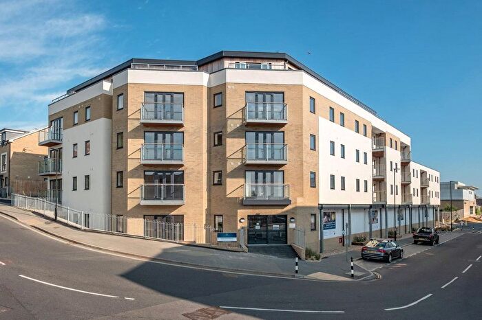 2 Bedroom Flat For Sale In Castle Street, East Cowes, Isle Of Wight, PO32