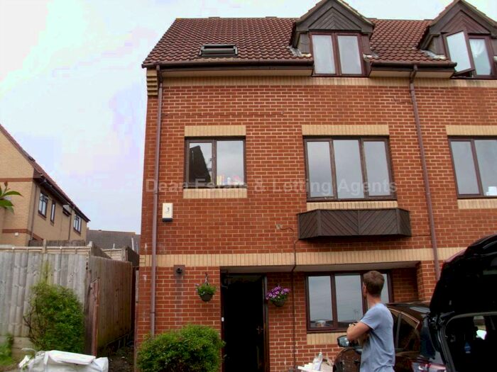 3 Bedroom Mews House To Rent In Sixpenny Close, Poole, Dorset, BH12