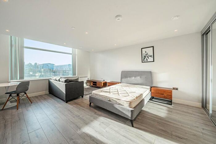 Studio To Rent In Wokingham Road, Bracknell, RG42