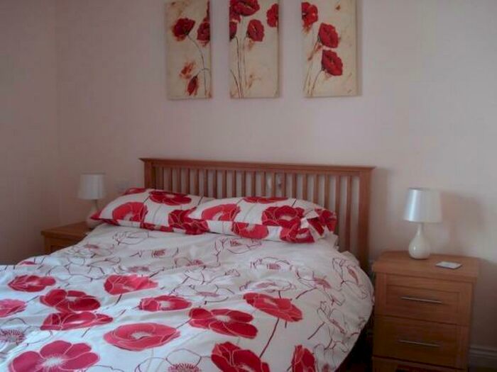2 Bedroom Town House To Rent In Bedrooms (bathroom) In Houseshare, Quainton Road, Leicester, LE2
