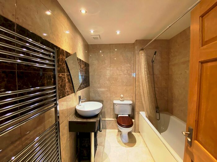 2 Bedroom Flat To Rent In Brinkworth Way, Hackney Wick, E9