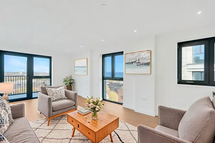 2 Bedroom Flat To Rent In Woodberry Down, London, N4