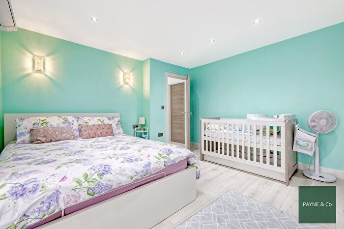 7 Bedroom Terraced House For Sale In Wanstead Lane, Ilford, IG1