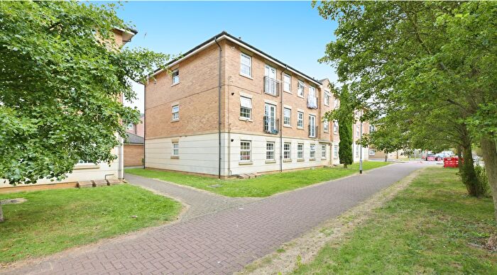 2 Bedroom Flat To Rent In Lion Court, Northampton, NN4