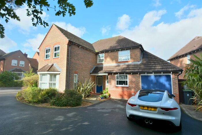 4 Bedroom Detached House To Rent In Ferndown, Dorset, BH22