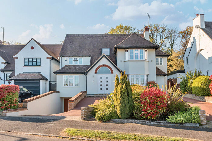 6 Bedroom Detached House For Sale In Parkgate Crescent, Hadley Wood, EN4