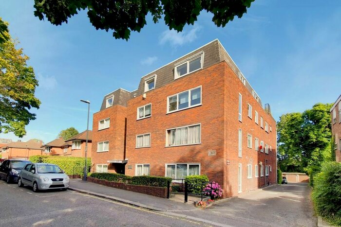 2 Bedroom Flat To Rent In Heywood Court, Stanmore, HA7