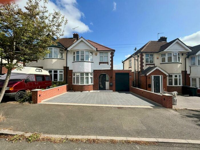 3 Bedroom Semi-Detached House To Rent In Walcot Avenue, Luton, LU2