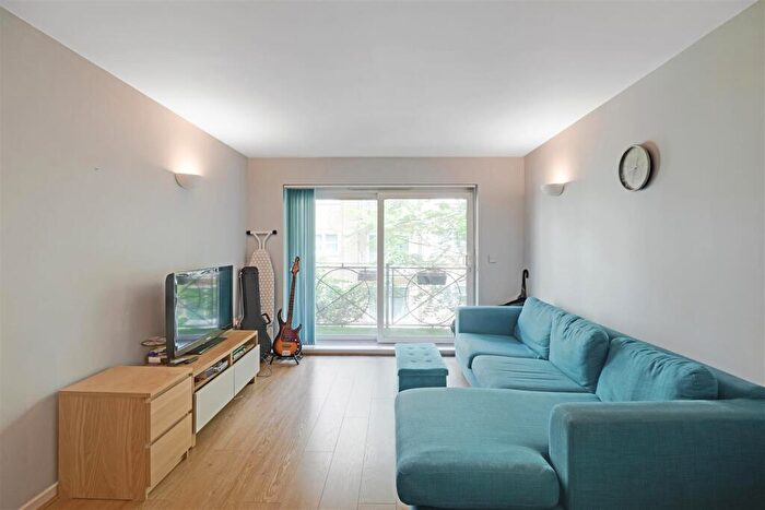 1 Bedroom Apartment For Sale In The Grainstore, Royal Victoria Dock, E16