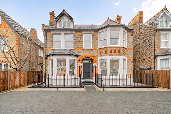 2 Bedroom Property To Rent In Freeland Road, Ealing, W5