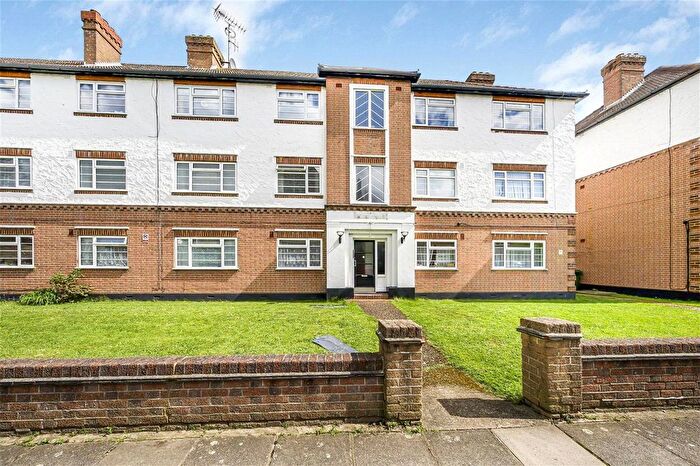 3 Bedroom Flat For Sale In Churchview Road, Twickenham, TW2