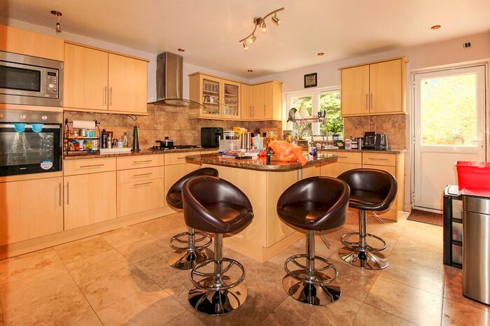 3 Bedroom Detached House To Rent In Parry Close, Stoneleigh, KT17