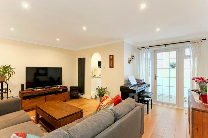 2 Bedroom Flat To Rent In Princes Avenue London, N10