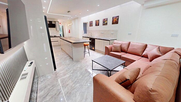6 Bedroom Property To Rent In Tiverton Road, Selly Oak, Birmingham, B29