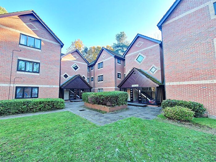 1 Bedroom Flat To Rent In Wayland Close, Bracknell, Berkshire, RG12