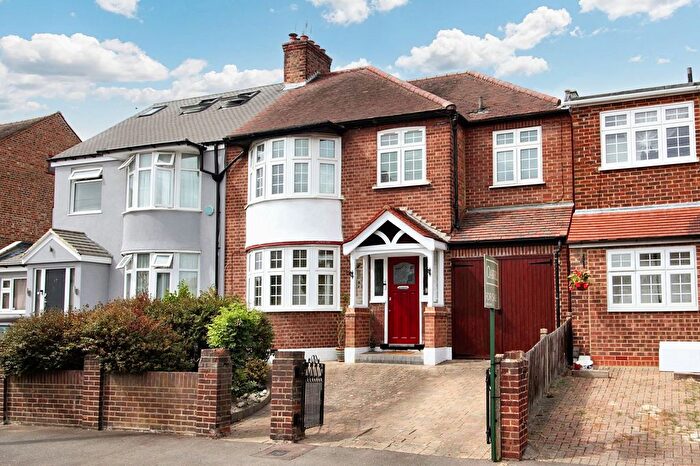 4 Bedroom Semi-detached House For Sale In Parkwood Road, Isleworth, TW7
