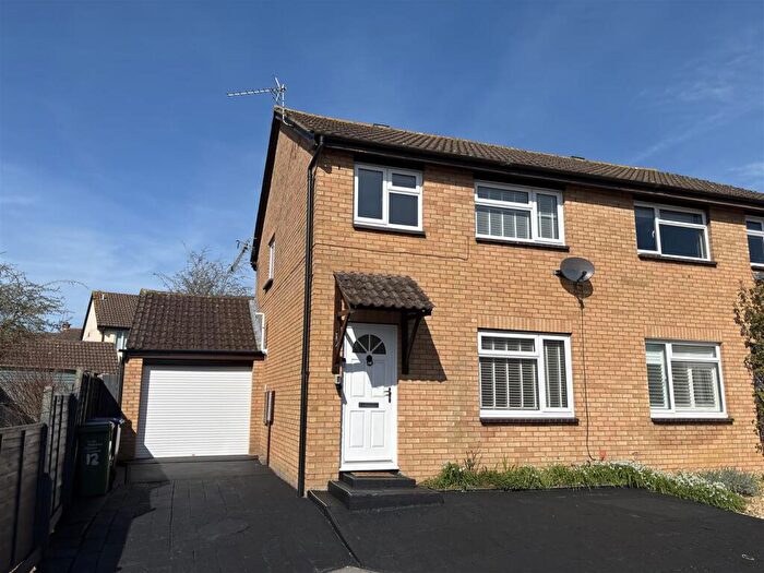 3 Bedroom Semi Detached House For Sale In Fitzwarren Close, Chippenham, SN15