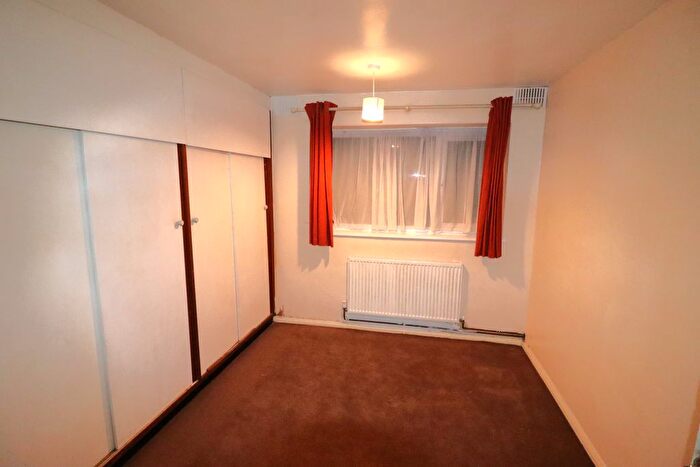 2 Bedroom Flat To Rent In St. Peters Close, Ilford, IG2