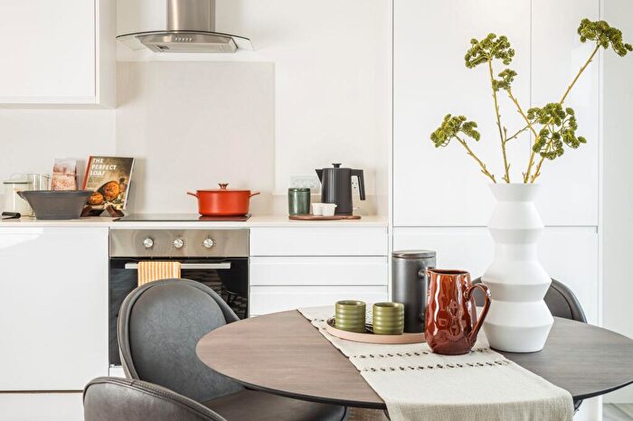 2 Bedroom Apartment To Rent In The Radiant, Kirkstall Road, Leeds, LS3