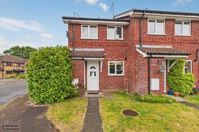 2 Bedroom End Of Terrace House To Rent In Tarragon Close, Farnborough, Hampshire, GU14