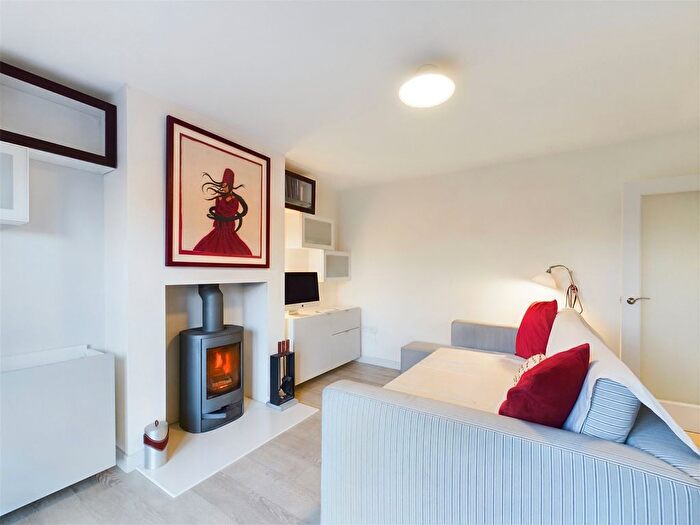 2 Bedroom Maisonette To Rent In Hitcham Road, Taplow, Maidenhead, SL6