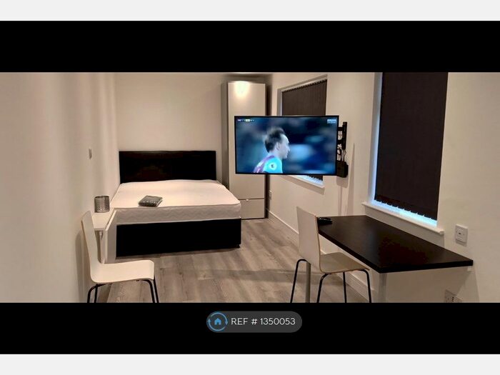 Studio To Rent In Camberwell, London, SE5