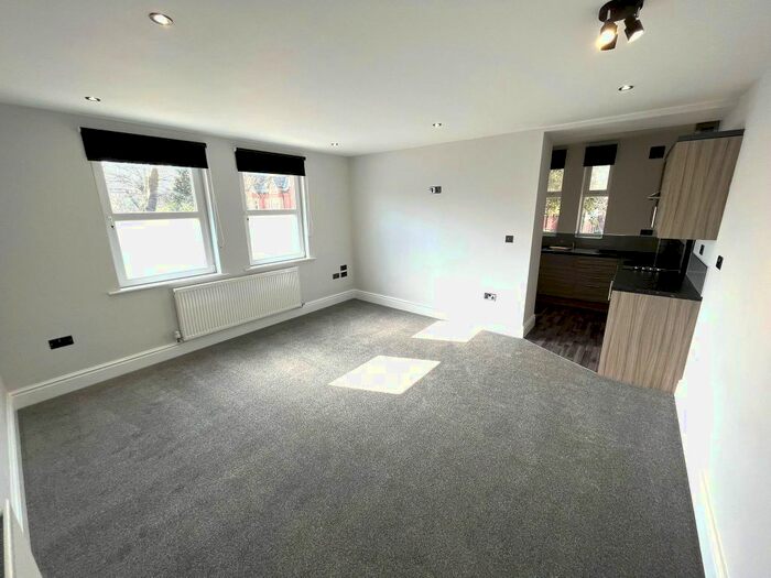 2 Bedroom Flat To Rent In Forest Road West, Nottingham, NG7