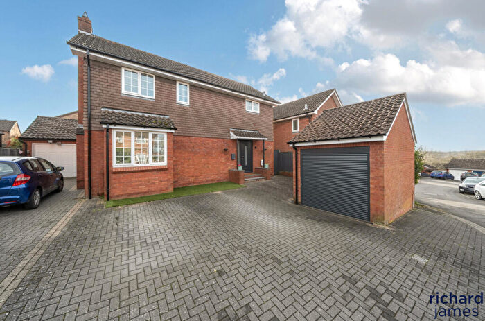 4 Bedroom Detached House For Sale In Coppice Close, Woodhall Park, Swindon, SN2