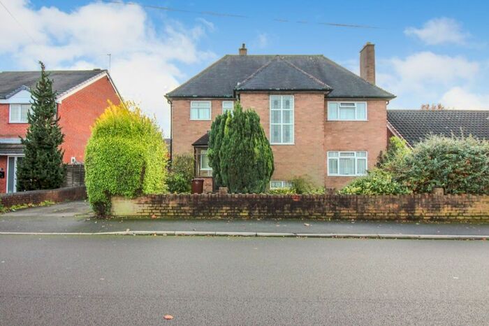 3 Bedroom Detached House To Rent In Victoria Avenue, Bloxwich, Walsall, WS3