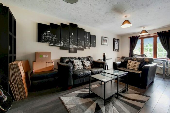 2 Bedroom Flat To Rent In Selhurst Close, London, SW19