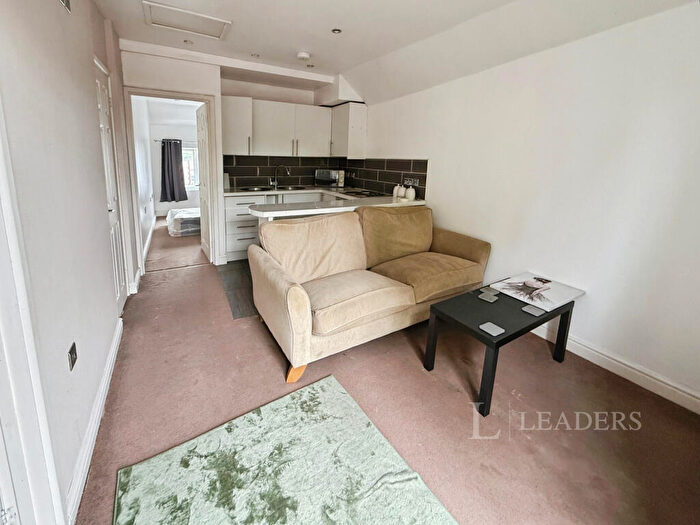 1 Bedroom Flat To Rent In High Oak, DY5