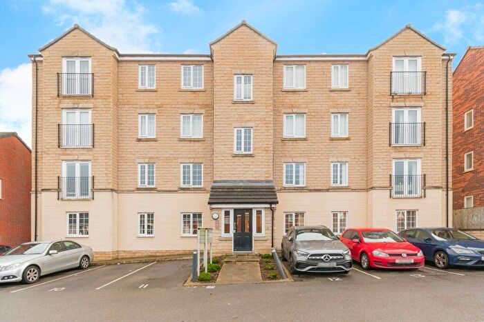 2 Bedroom Flat For Sale In Langsett Court, Plantation Drive, Bradford, BD9