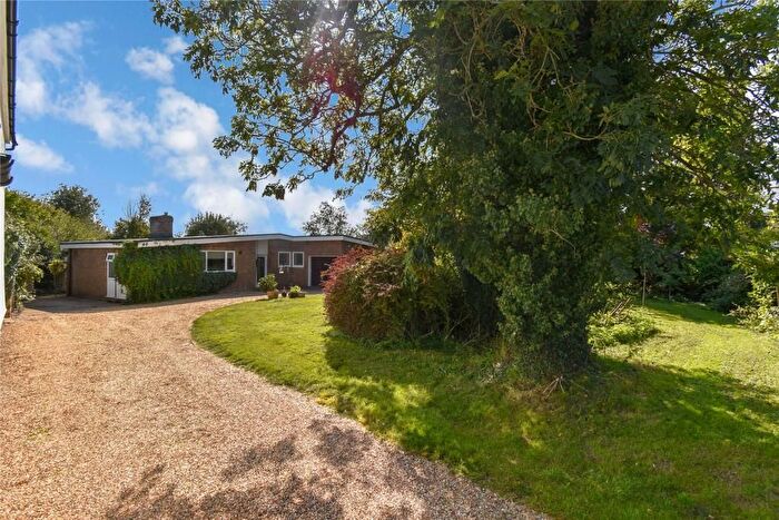 4 Bedroom Detached House For Sale In Tilsworth Road, Stanbridge, Leighton Buzzard, Bedfordshire, LU7