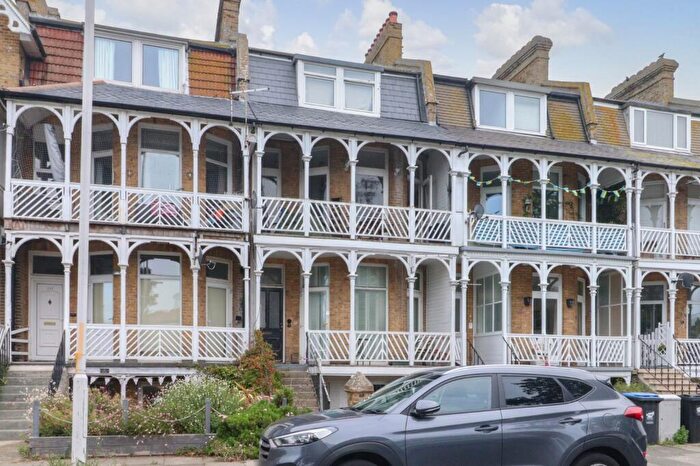 2 Bedroom Flat For Sale In Minnis Road, Birchington, Kent, CT7