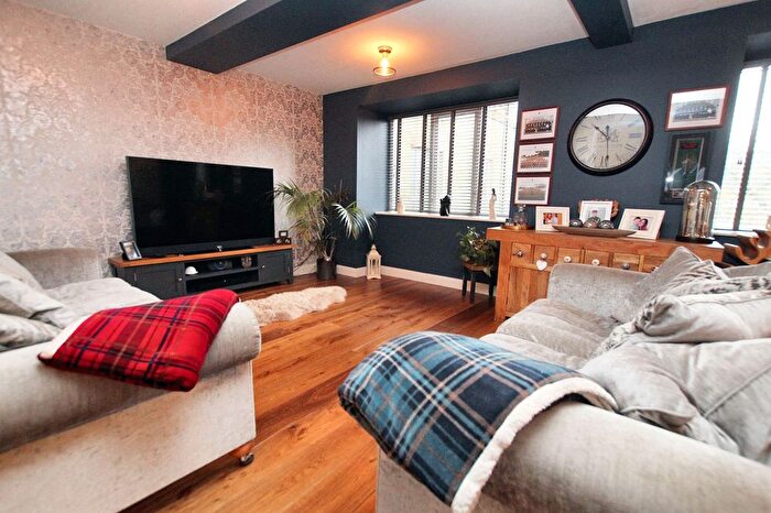 2 Bedroom Flat For Sale In Hollins Road, Walsden, Todmorden, OL14