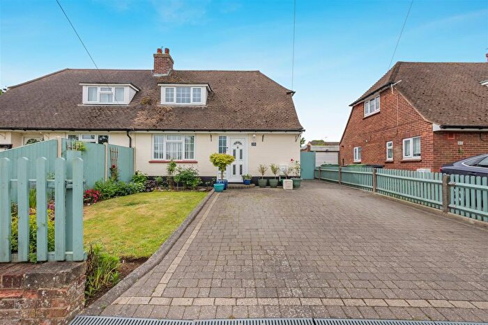 2 Bedroom Semi Detached House For Sale In Huntington Road, Coxheath, Maidstone, ME17